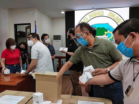PITCHING IN. Governor Dennis Pineda and board members take a look at the vitamins donated by a business entity to help in Pampanga's drive against Covid-19. (Pampanga PIO)