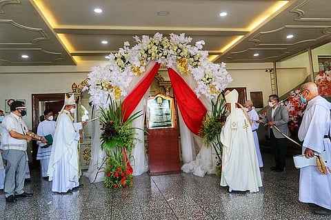 HISTORICAL MARKER. In celebration of the 400-year presence of the Order of the Augustinian Recollects in Cebu, Cebu Archbishop Jose Palma leads the unveiling of the 400th year commemorative marker at the lobby of Our Lady of Mt. Carmel Parish-Recoletos Church in Cebu City on April 29, 2021. / AMPER CAMPANA