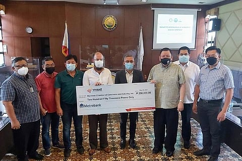 COLLABORATION. From left, Mandaue City councilors Joel Seno, Carmelino del Mar, Mandaue City Vice Mayor Glenn Bercede, Vivant Foundation executive director Shem Garcia, Mandaue City Mayor Jonas Cortes, Mandaue Chamber of Commerce and Industry president Steven Yu, Vivant Corp. senior vice president-power and Vivant Foundation trustee Emil Garcia and Mandaue City Councilor Jimmy Lumapas. / MCCI