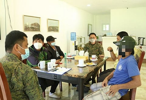 DAWLAH ISLAMIYA. Two members of Dawlah Islamiya-Maute Group (DI-MG) surrender Wednesday, September 1, to government authorities in the province of Lanao del Sur. A photo handout shows Brigadier General Jose Maria Cuerpo, II, 103rd Infantry Brigade commander (4th from left) together with government and military officials and one of the surrenderers (in blue shirt). (SunStar Zamboanga)