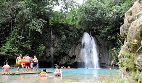 Tourist guide sa Badian gisuspenso human nagbugal-bugal sa langyaw