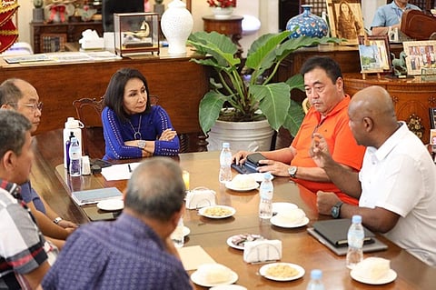 CEBU. Cebu Governor Gwendolyn Garcia meets with officials of Mactan-Cebu International Airport Authority and GMR on July 11, 2023. (Sugbo News)