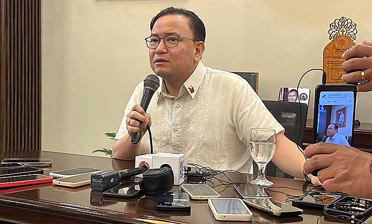 Garcia urges rivals to remove illegal campaign campaign...