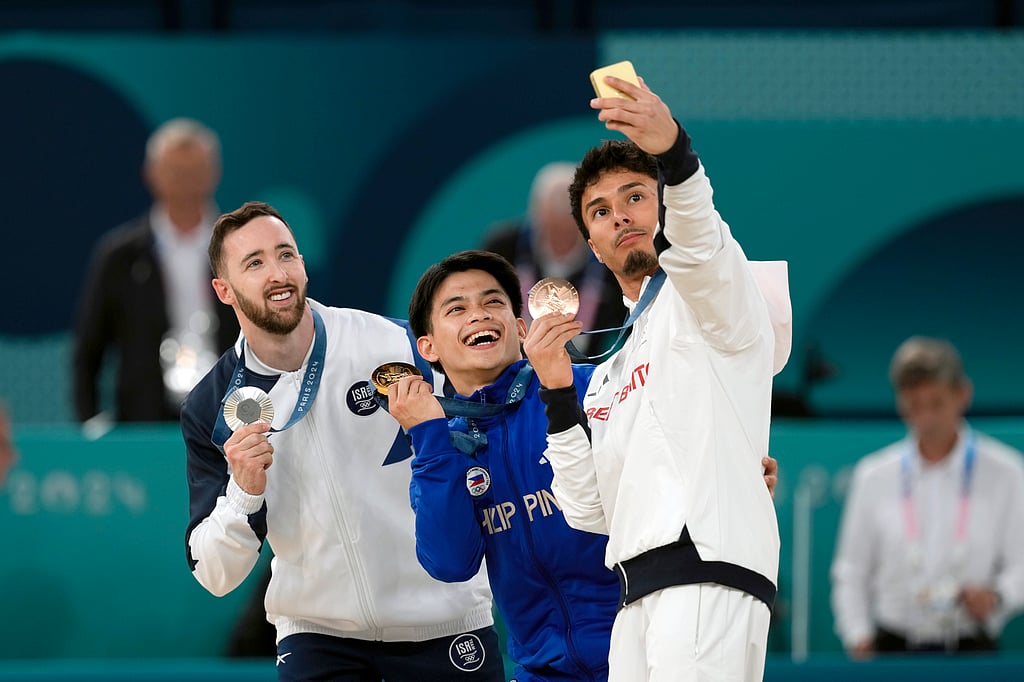 Carlos Yulo’s Olympic gold medal dream comes true