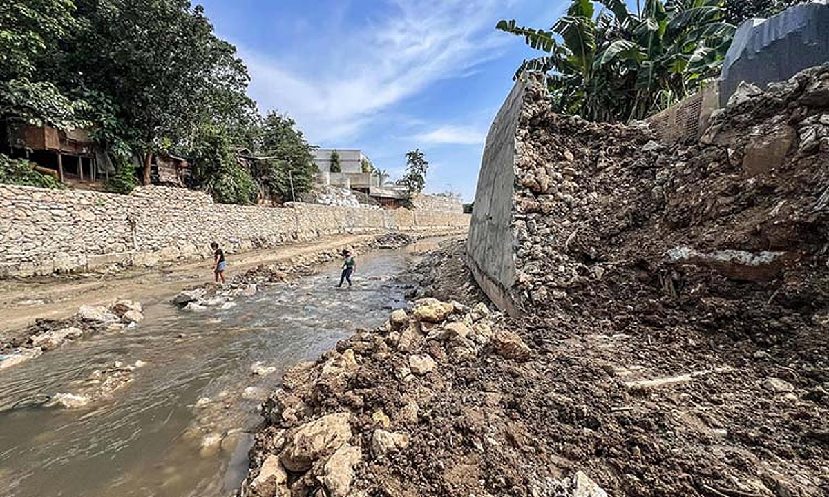 Steel Riprap No steel bars found in collapsed riprap