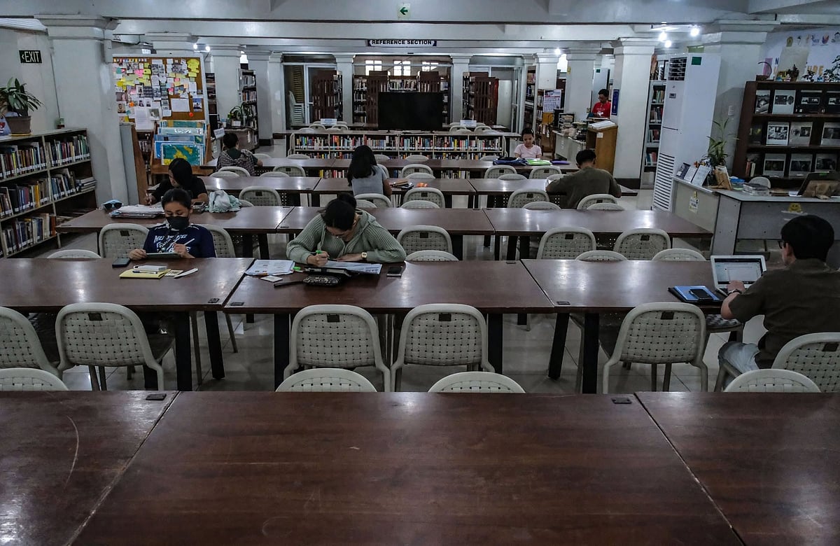 Public library sa Cebu City buksan og balik