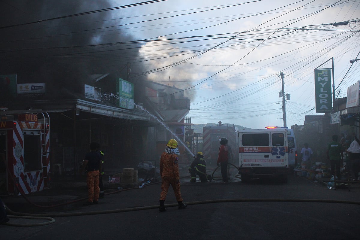 Fire razes shopping mall, grocery in Naval