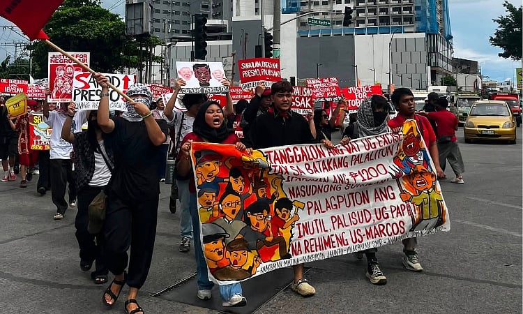 Workers Defy Rain in Davao for Labor Day Wage Hike Rally