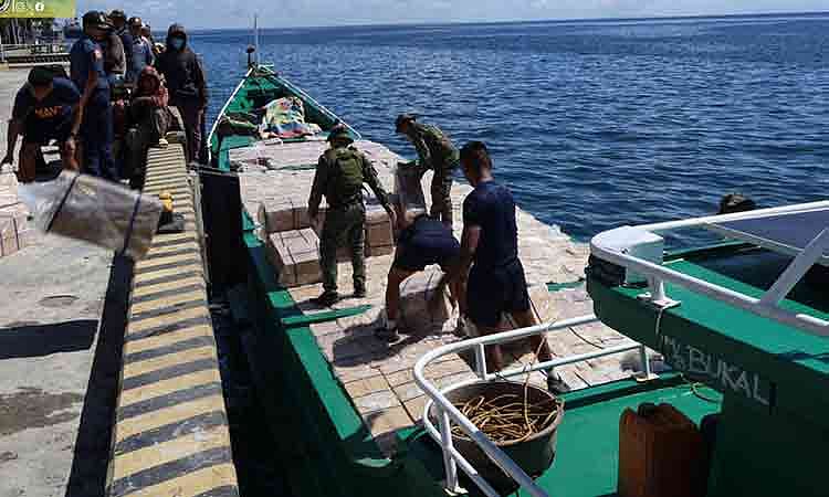 PH Navy-Eastmin, Davao police intercept P52-M smuggled cigarettes