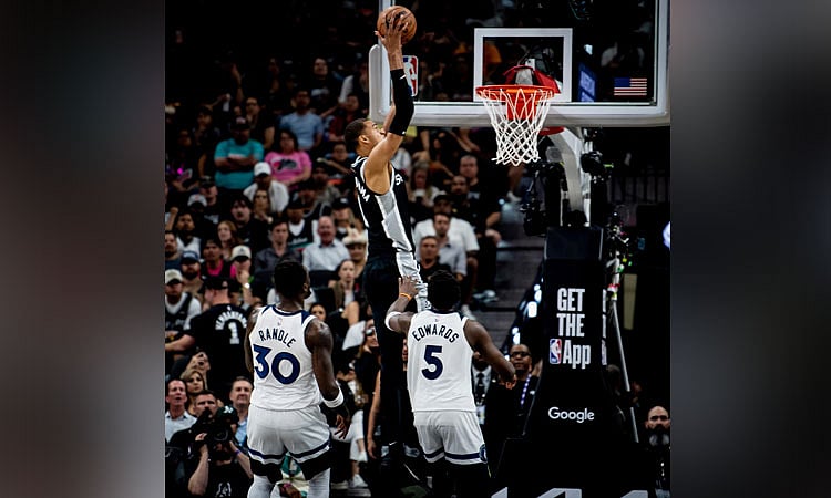 Wolves giihaw sa Spurs sa game 5