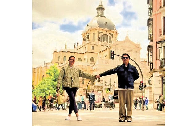 Dimples Romana tua na sa Spain