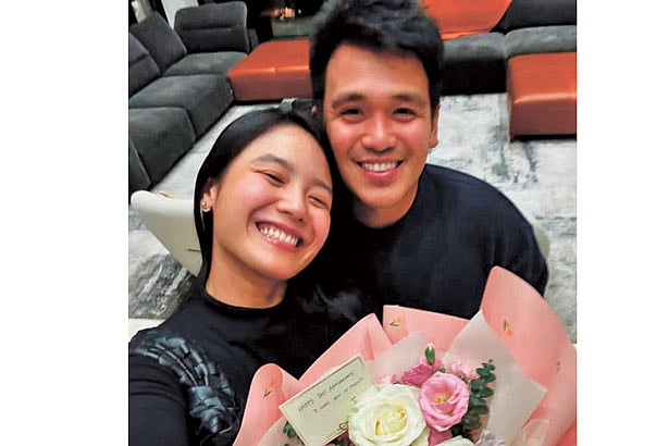 Ritz Azul nanganak na