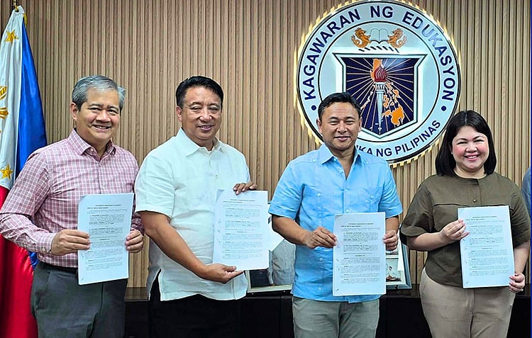 Iloilo City, DepEd sign MOA for construction of more classroom buildings