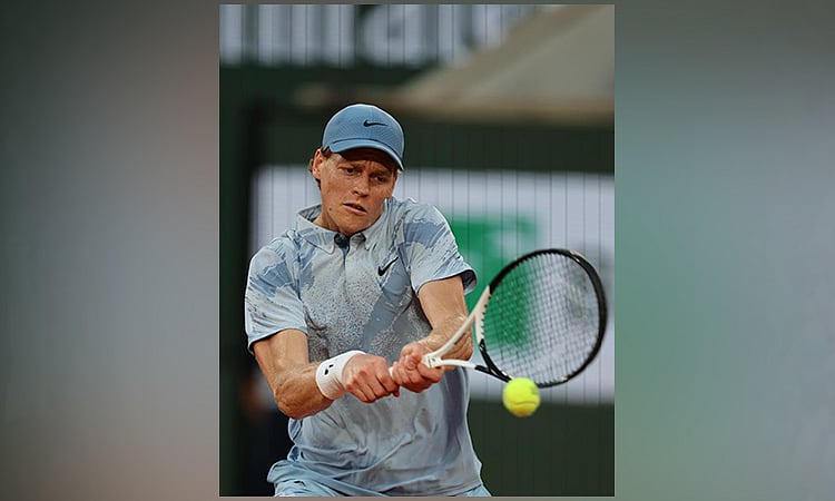 Top seeds Sinner, Sabalenka roll