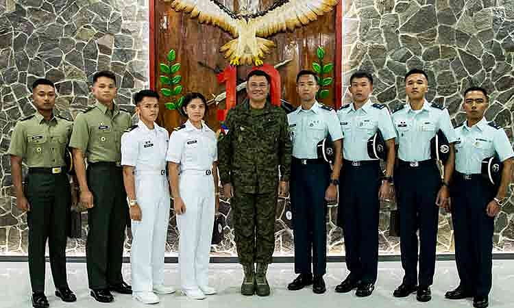 10ID Chief Welcomes 8 PMA Class 2026 Graduates From Davao
