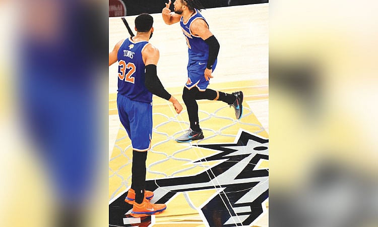 Knicks out to totally breaks Spurs in games 3