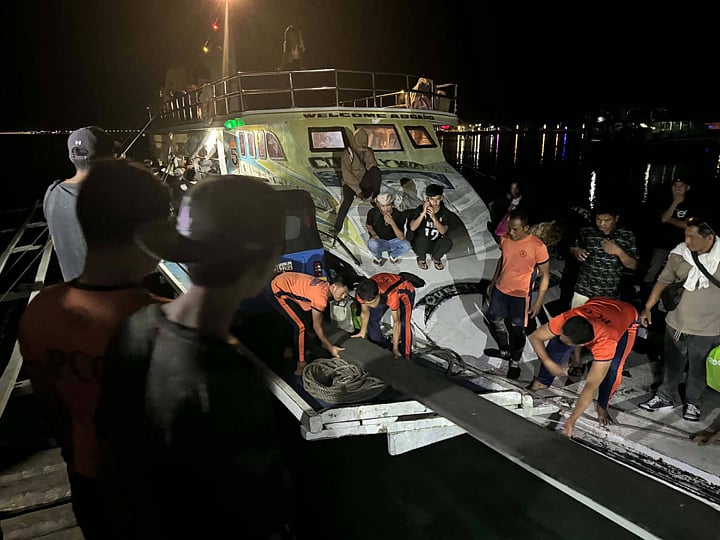 63 rescued from drifting motor boat in Sulu