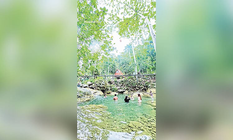 Super Suroy: Camp Mayana: Bugnawng kapahulayan sa bukid sa B