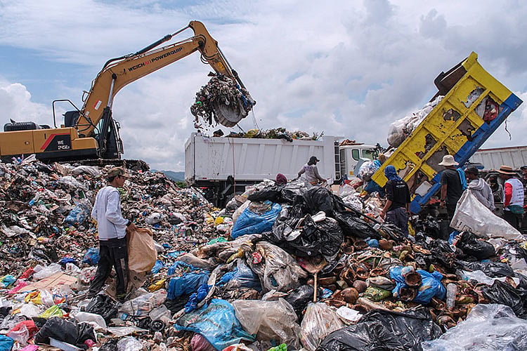 Cebu City Trash Crisis: SRP Closes, Shifts to Barangays