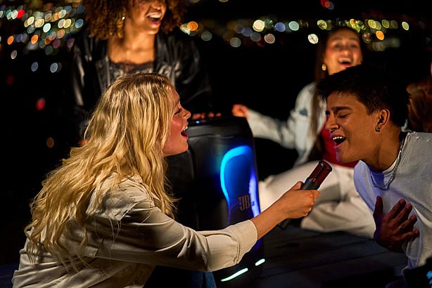 Make More Moments Together with 
JBL PartyBox
