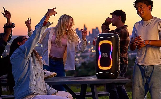 Make More Moments Together with 
JBL PartyBox