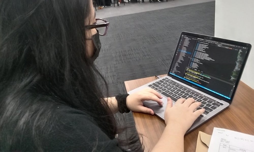 Group seeks to encourage students to explore ICT