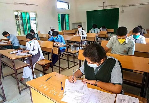 "சனிக்கிழமை தோறும் அரசு பள்ளி மாணவர்களுக்கு நீட் பயிற்சி" - தமிழக பள்ளிக் கல்வித் துறை அறிவிப்பு