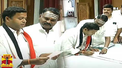 ஈரோடு கிழக்கு தொகுதியில் வேட்புமனு தாக்கல் செய்தார் ஓபிஎஸ் தரப்பு வேட்பாளர் செந்தில் முருகன்