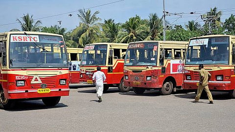 കണ്ടക്ടര്‍ക്കും ഡ്രൈവര്‍ക്കും പിന്നാലെ 800 എംപാനല്‍ പെയിന്റര്‍മാര്‍ക്കും ജോലി പോകും, കെഎസ്ആര്‍ടിയില്‍ വീണ്ടും കൂട്ടപ്പിരിച്ചുവിടല്‍