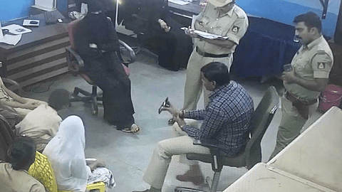 സിഎഎ വിരുദ്ധ നാടകം: വിദ്യാര്‍ത്ഥിയുടെ മാതാവിനും അധ്യാപികയ്ക്കും ജാമ്യം; പുറത്തിറങ്ങിയത് രണ്ടാഴ്ചത്തെ ജയില്‍വാസത്തിന് ശേഷം 