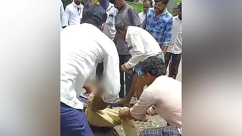 ഉന്നത ജാതിക്കാരന്റെ ബൈക്കില്‍ തൊട്ടെന്നുപറഞ്ഞ് ദളിത് കുടുംബത്തിന് ക്രൂരമര്‍ദ്ദനം,13 പേര്‍ വളഞ്ഞിട്ടാക്രമിച്ചു
