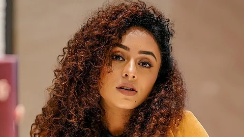 'ഈ ഉത്സാഹം എന്റെ സിനിമ പ്രൊമോട്ട് ചെയ്യാൻ കൂടി കാണിക്കാമോ?'; ഓൺലൈൻ മാധ്യമങ്ങളോട് പേളി മാണി