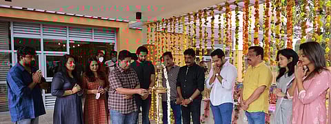 ട്വല്‍ത് മാന്‍ തുടങ്ങി, പൂജ ചിത്രങ്ങള്‍