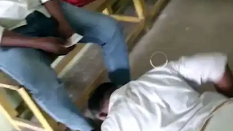 ദളിത് സര്‍ക്കാര്‍ ഉദ്യോഗസ്ഥനെക്കൊണ്ട് കാലുപിടിപ്പിച്ചു; കോയമ്പത്തൂരില്‍ ജാതിവെറി
