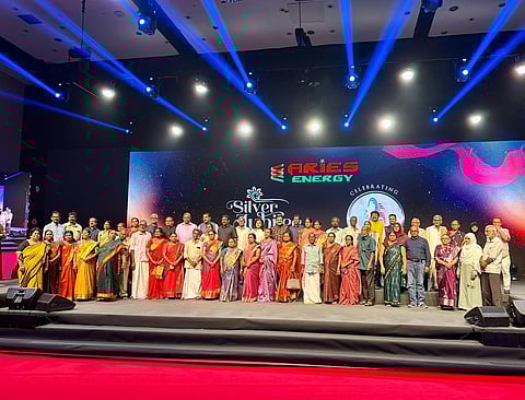 ഏരീസ് ഗ്രൂപ്പ് 25 ആം വാ‍ർഷികാഘോഷം:
ജീവനക്കാ‍ർക്കും കുടുംബത്തിനും സമ്മാനങ്ങളും വിദേശയാത്രയും