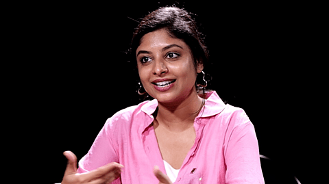 'മെലിഞ്ഞിരിക്കുന്നു എന്നതുകൊണ്ട് കലോത്സവങ്ങളിൽ മുന്നിൽ നിർത്തുമായിരുന്നില്ല'; ബോഡിഷേയ്മിങ് കമന്റുകൾ വായിച്ച് കരഞ്ഞിട്ടുണ്ടെന്ന് അഖില