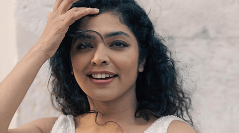 നിങ്ങൾക്ക് ആത്മവിശ്വാസവും സന്തോഷവും തരുന്ന ഉടുപ്പുകളിടുക, സമൂഹത്തെയോർത്ത് ആശങ്കപ്പെടാൻ മാത്രമുള്ള നീളം ഈ ജീവിതത്തിനില്ല: റിമ കല്ലിങ്കൽ