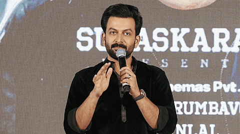 രജിനി സാറുമായി ഒരു സിനിമ ചെയ്യാമോ എന്നു ചോദിച്ചു, ഞാനൊരു പാർട് ടൈം ഡയറക്ടർ ആയതുകൊണ്ട് അത് നടന്നില്ല: പൃഥ്വിരാജ്