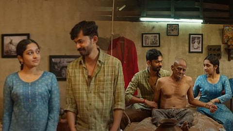 ചിരിപ്പിച്ചും ചിന്തിപ്പിച്ചും പരിവാർ തിയറ്ററുകളിൽ; 'എന്താണെന്നറിയില്ല' ഗാനം പുറത്ത് 
