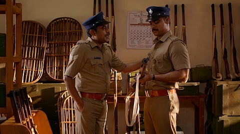 മുത്തങ്ങ വെടിവെയ്പിലേക്ക് നയിച്ച കാരണങ്ങളോ നരിവേട്ട? ത്രില്ലിം​ഗ് രം​ഗങ്ങളുമായി ടൊവിനോ തോമസ് സിനിമയുടെ ട്രയിലർ 