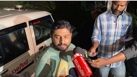 പാർക്കിം​ഗിലേക്ക് ഉണ്ണി മുകുന്ദൻ വിളിച്ചുവരുത്തി ക്രൂരമായി തല്ലി, നരിവേട്ടയെ പ്രശംസിച്ചതിന്; വിപിൻ കുമാറിന്റെ പ്രതികരണം
