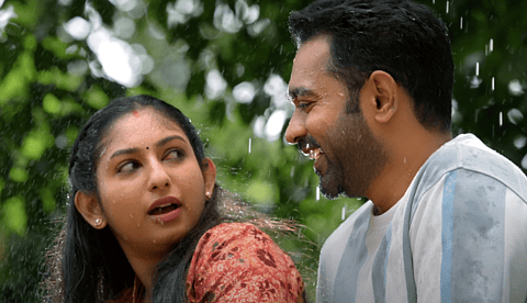'ആദ്യമായ് ആരൊരാൾ എന്റെ മാത്രമായ്, ജീവനിൽ പാതിയായ് തീരുന്നിതാ..'; ആസിഫ് അലി ചിത്രം 'ആഭ്യന്തര കുറ്റവാളി'യിലെ "താരം താരിടും" ഗാനം