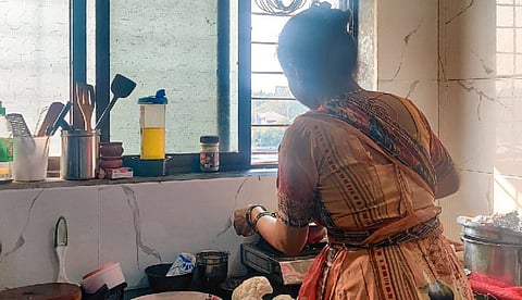 വീട്ടുജോലിക്കാര്‍ക്കുമുണ്ട് അവകാശങ്ങള്‍; ഓര്‍മപ്പെടുത്തലായി ഒരു ഗാര്‍ഹികത്തൊഴിലാളി ദിനം