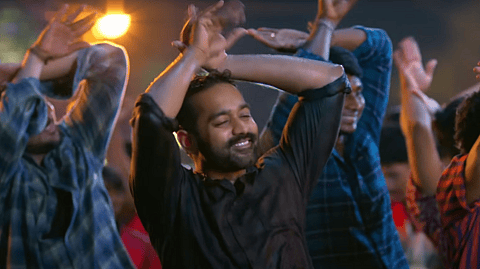 'ഇട നെഞ്ചിൽ ഇടിയായി വീഴാം പെണ്ണ്'; ആസിഫ് അലി ചിത്രം 'ആഭ്യന്തര കുറ്റവാളി'യിലെ സക്സസ് പ്രൊമോ സോങ് "തീനാളം" 