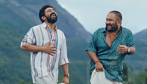 മൂന്ന് വർഷത്തിന് ശേഷം നിവിനും അജുവും ഒരുമിച്ച് ബി​ഗ് സ്ക്രീനിലേക്ക്, ഫാന്‍റസി കോമഡി ചിത്രം 'സർവ്വം മായ' പുതിയ പോസ്റ്റർ