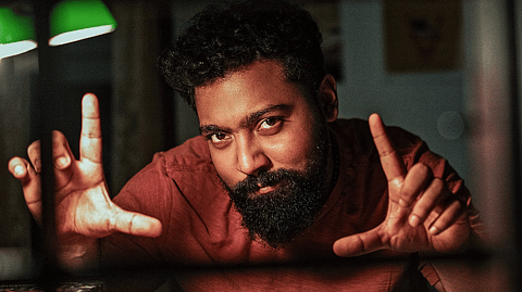 സിനിമാ മോഹിയായ ഒരു ചെറുപ്പക്കാരന്റെ കഥ മാത്രമല്ല ഇത്, 'ഒരു റൊണാള്‍ഡോ ചിത്രം' നാളെ മുതൽ തിയറ്ററുകളിൽ
