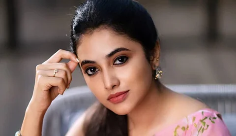 എന്നെ തെറ്റായി ചിത്രീകരിക്കുന്ന ചില എഐ ചിത്രങ്ങൾ പ്രചരിക്കുന്നുണ്ട്, ദയവായി അത് പങ്കുവെക്കരുത്: പ്രിയങ്ക മോഹൻ