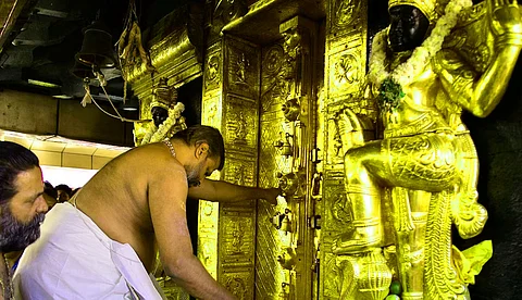 ദേവസ്വം ബോര്‍ഡും പ്രതിപ്പട്ടികയില്‍; ശബരിമലയിലെ സ്വര്‍ണ്ണപ്പാളി വിവാദത്തില്‍ സംഭവിക്കുന്നതെന്ത്?