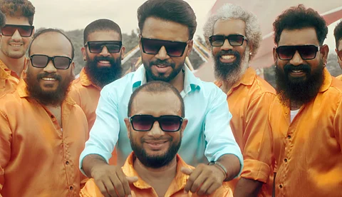ആരും ചുവടുവെച്ചുപോകും! 'മാജിക് മഷ്റൂംസി'ലെ 'ഒന്നാം കുന്നിൻ മേലൊരുത്തി കണ്ണാലേറാണേ...' എന്ന ഗാനം പുറത്ത്