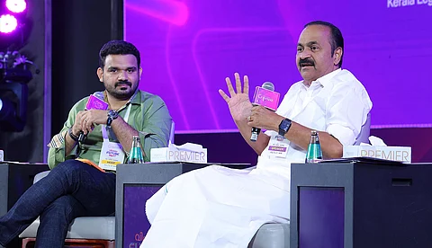 അധികാരത്തിലെത്തിയാല്‍ യുവാക്കളെ നാട്ടില്‍ നില്‍ക്കാന്‍ പ്രേരിപ്പിക്കുന്ന വകുപ്പ് രൂപീകരിക്കും; സമ്മിറ്റ് ഓഫ് ഫ്യൂച്ചറില്‍ വി.ഡി.സതീശന്‍